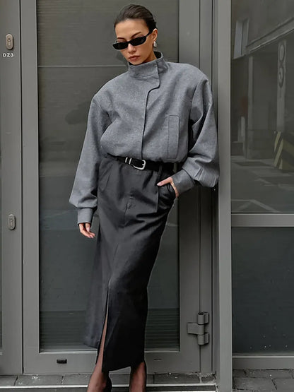 Vue complète de la veste courte légère pour femme