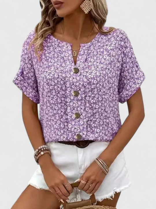 Détail du motif floral et de la coupe ample du top pour femme