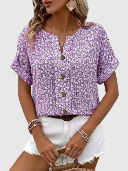 Détail du motif floral et de la coupe ample du top pour femme