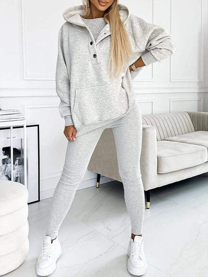 Ensemble loungewear femme avec haut à manches longues et pantalon assorti