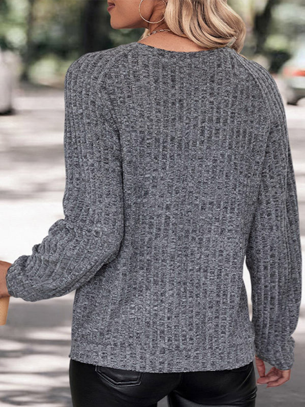 Pull femme porté pour une tenue décontractée et élégante