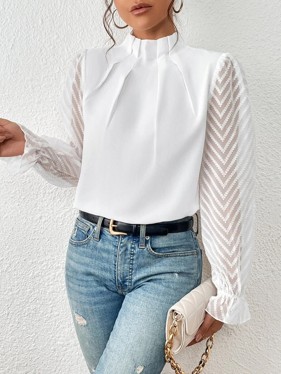 Détail des manches plissées de la blouse femme