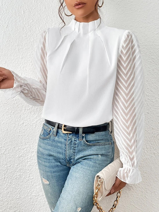 Détail des manches plissées de la blouse femme