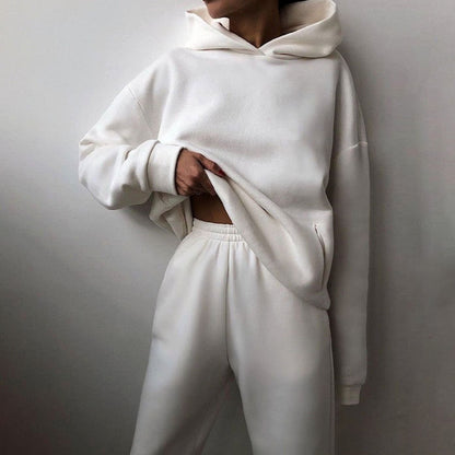 Ensemble jogging femme à capuche avec coupe ample