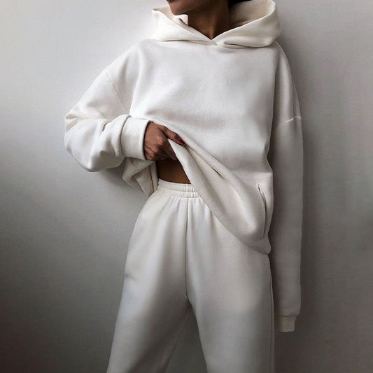 Ensemble jogging femme à capuche avec coupe ample