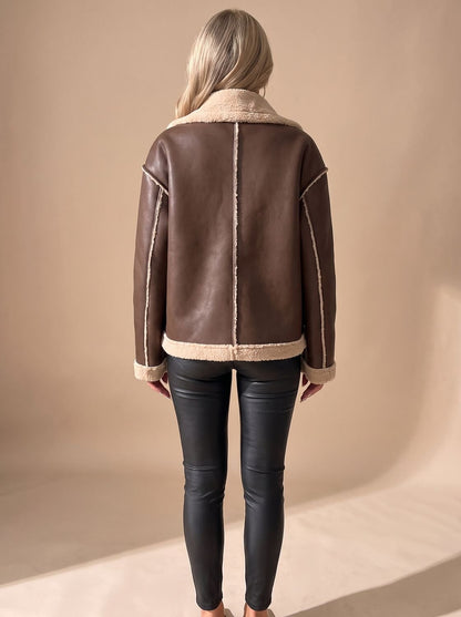 Veste aviateur femme en similicuir, vue de trois quarts