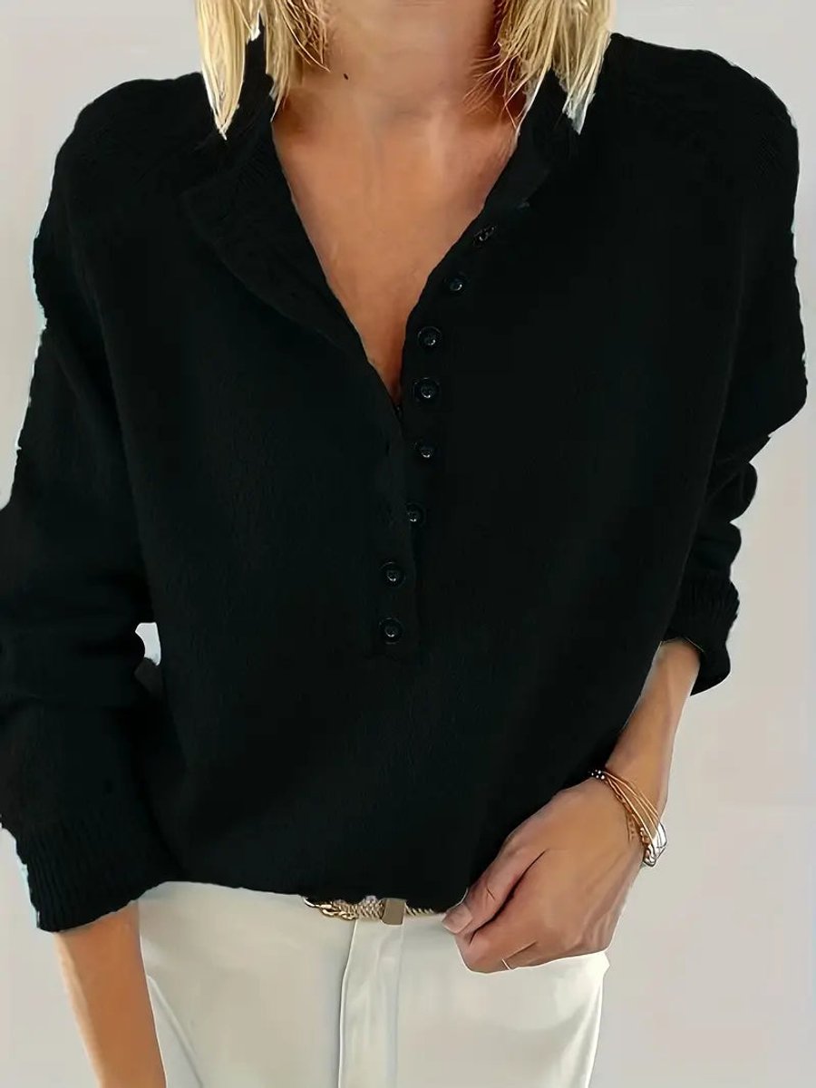 Pull femme à manches longues présenté sur fond neutre