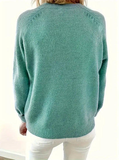 Pull féminin avec patte de boutonnage sur le devant