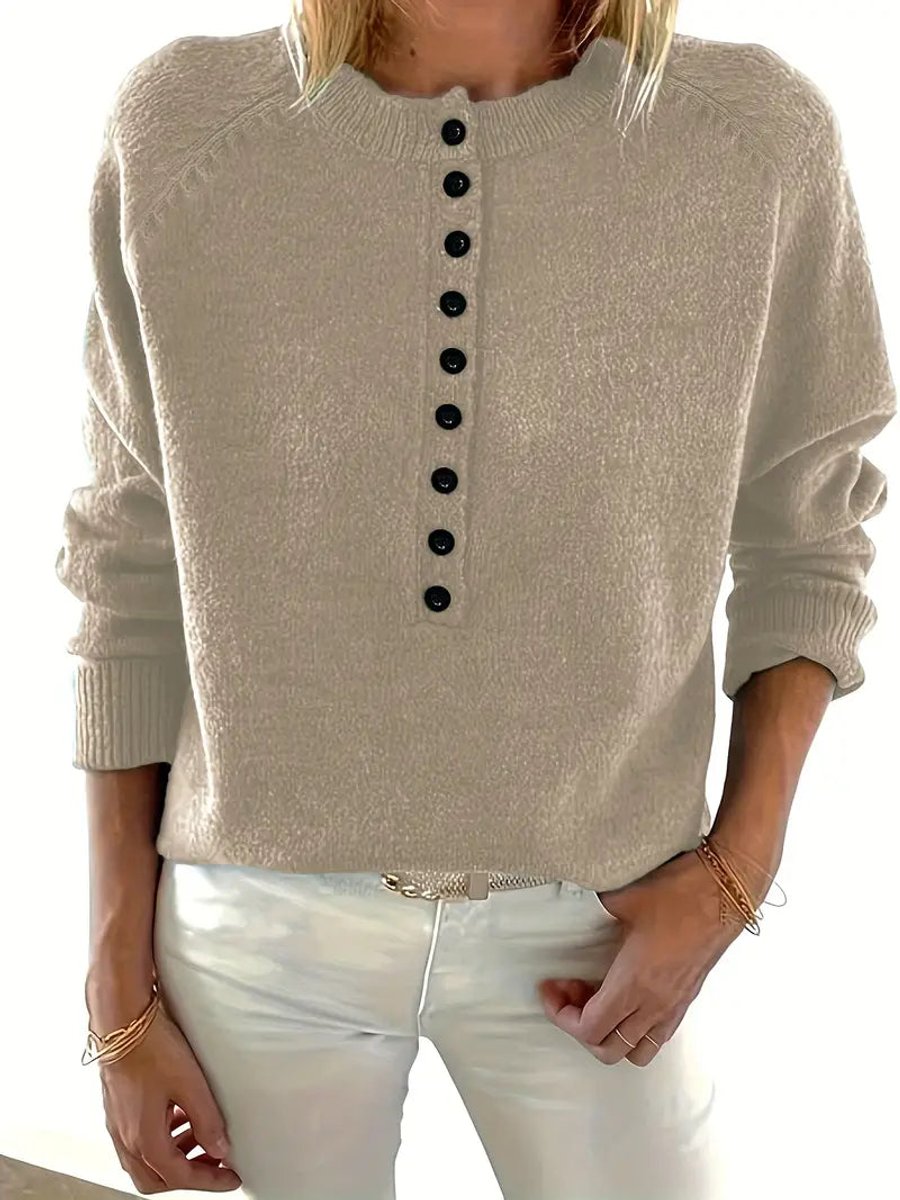 Pull en maille à manches longues porté de face