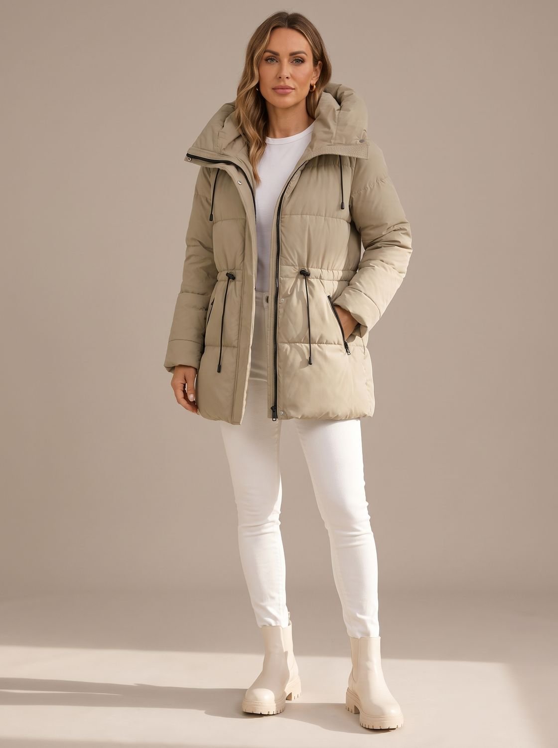 Veste matelassée longue pour femme avec capuche, vue de face