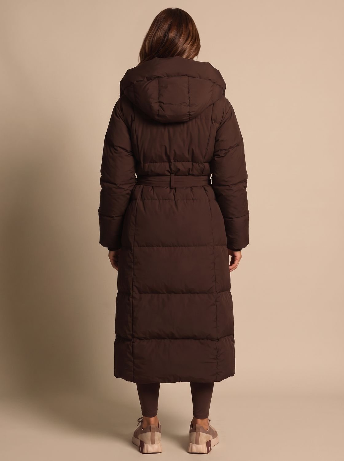 Vue arrière de la doudoune longue à capuche pour femme