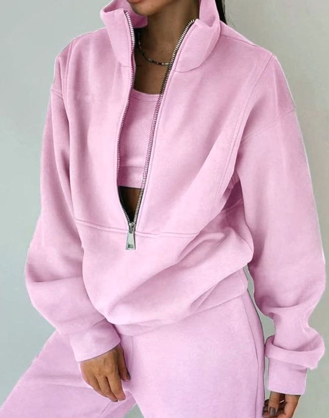Ensemble survêtement femme confortable pour une tenue décontractée