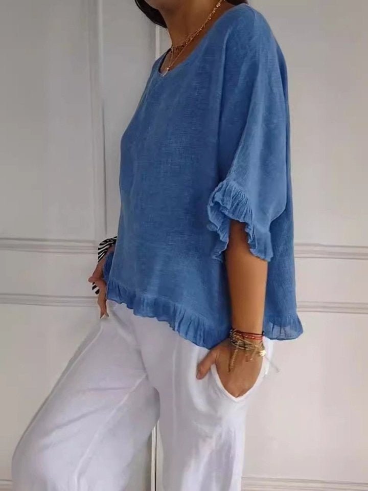 Détail de l’ourlet à franges de cette blouse à l’aspect lin