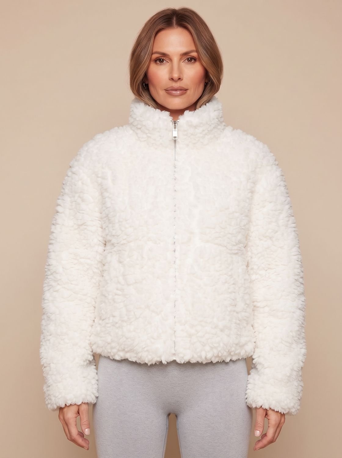 Veste femme moelleuse en sherpa présentée de face